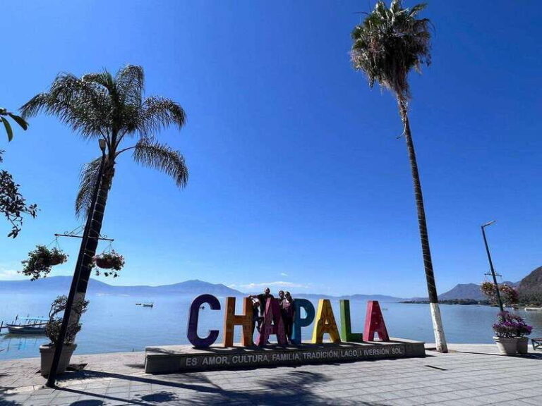 From Guadalajara: Enchanting Lake Chapala & Ajijic Day Trip - Exploring Lake Chapala