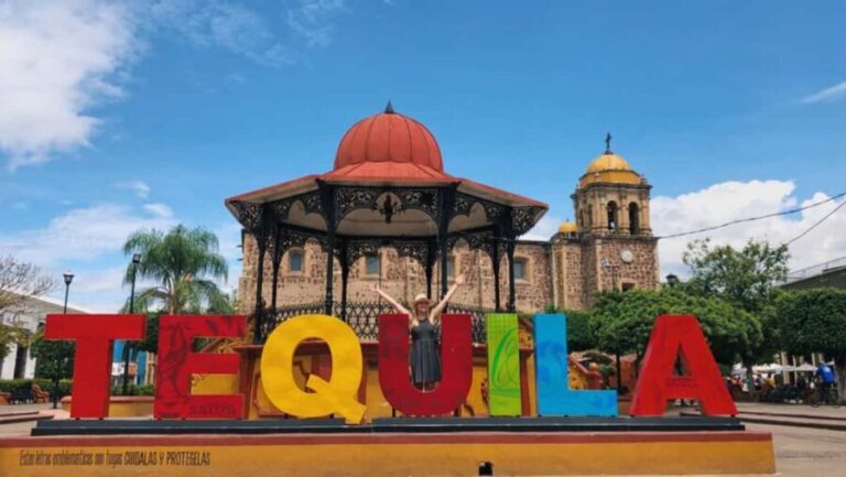 From Guadalajara: Tequila Town and Cantaritos El Guero - A Delicious Lunch and Local Music