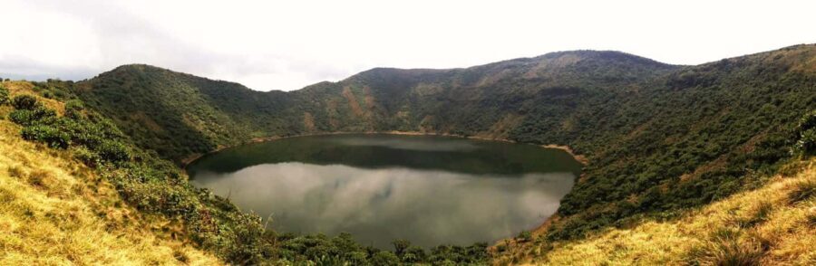 From Kigali: Bisoke Summit Trek, Crater Lake 1 Day Safari