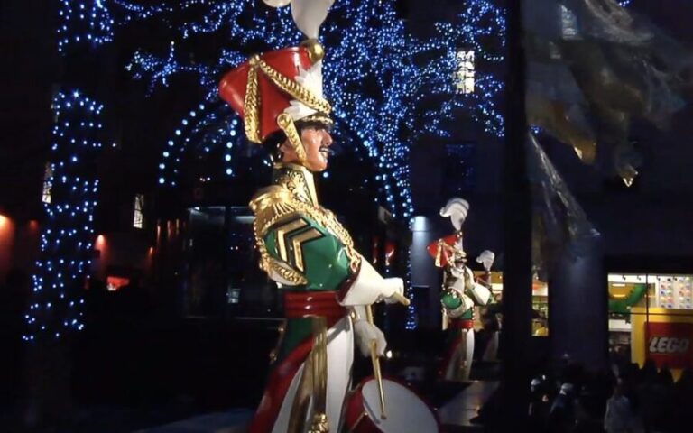 From Manhattan: Dyker Heights Holiday Bus Tour - The itinerary: what makes each stop special