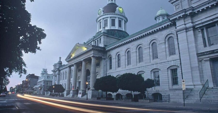 From Montreal: Kingston City Day Trip & 1000 Island Cruise