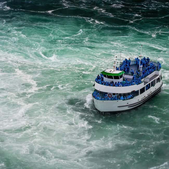 From New York City: Niagara Falls Guided Tour - First Glimpses of Niagara: Early Morning Arrivals