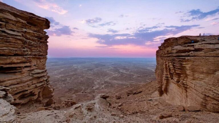 From Riyadh: Edge of the World Private Tour with Lunch - The Experience of the Journey