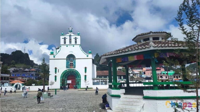 From San Cristobal: San Juan Chamula and Zinacantán Tour - Zinacantán: A Tzotzil Village of Color and Craft