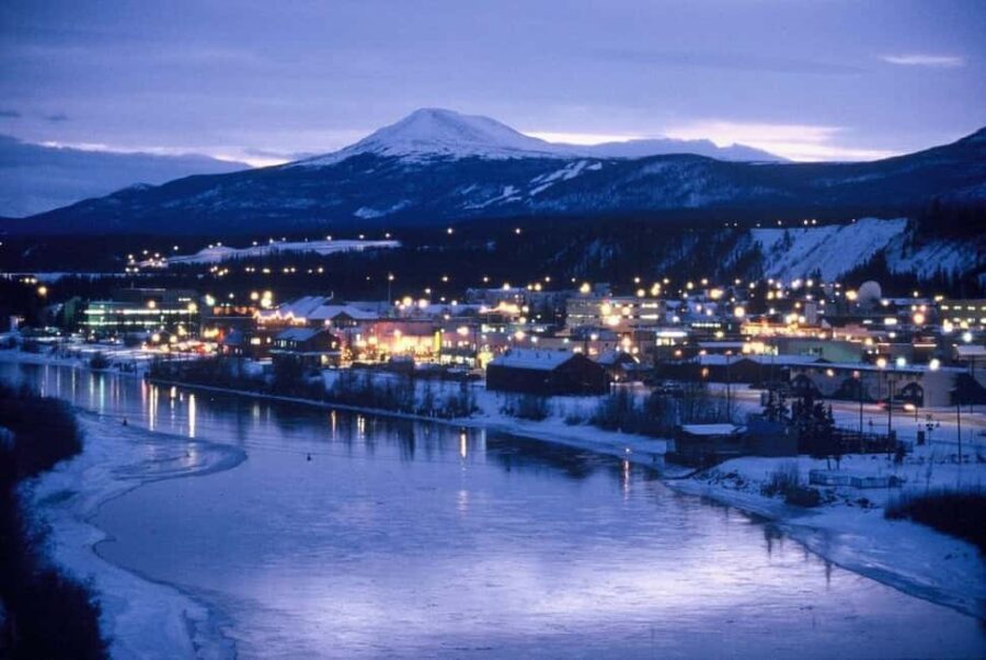 From Whitehorse:4-Day Aurora Viewing Tour with Accommodation