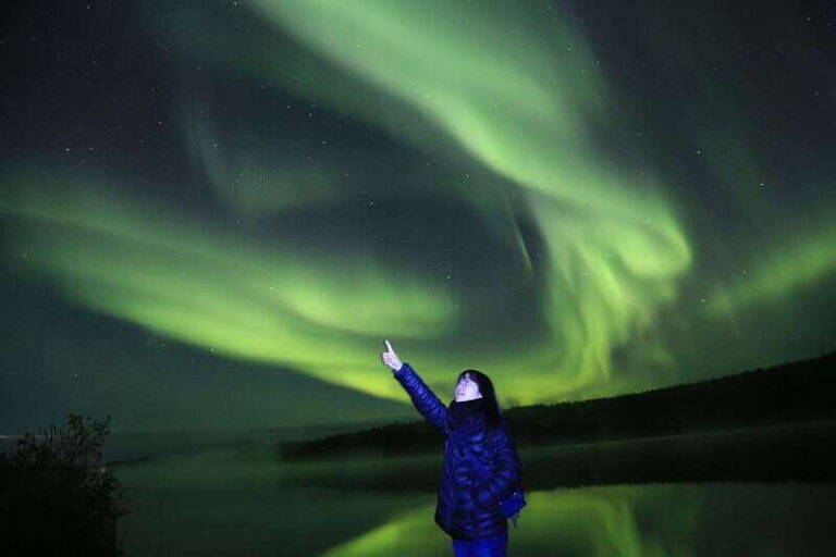 From Yellowknife: Northern Lights Bus Tour with Photos - How This Tour Works in Practice