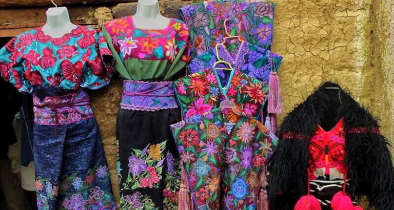 FromSan Cristobal:Zinacantán andSanJuanChamula ENGLISH GUIDE - Practical Details and Tips for Travelers