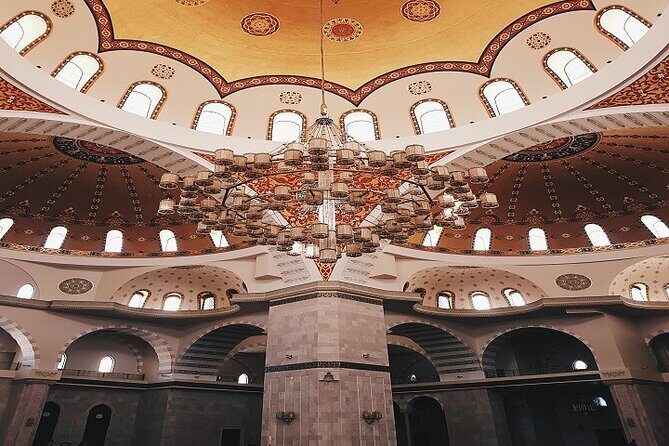 Fujairah East Coast Tour with Visit to Sheikh Zayed Mosque - The Friday Market