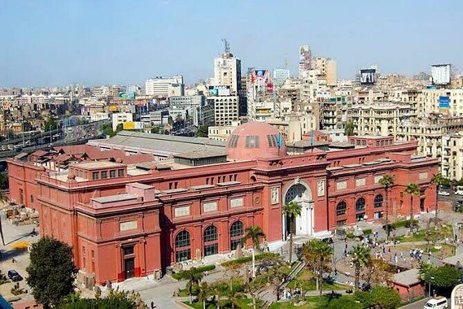 Full Day Tour Sphinx, Pyramids, Egyptian Museum and Bazar - Visiting the Pyramids of Giza