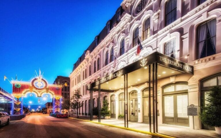 Galveston: Haunted Pub Crawl Walking Tour - A Closer Look at the Haunted Pub Crawl Experience