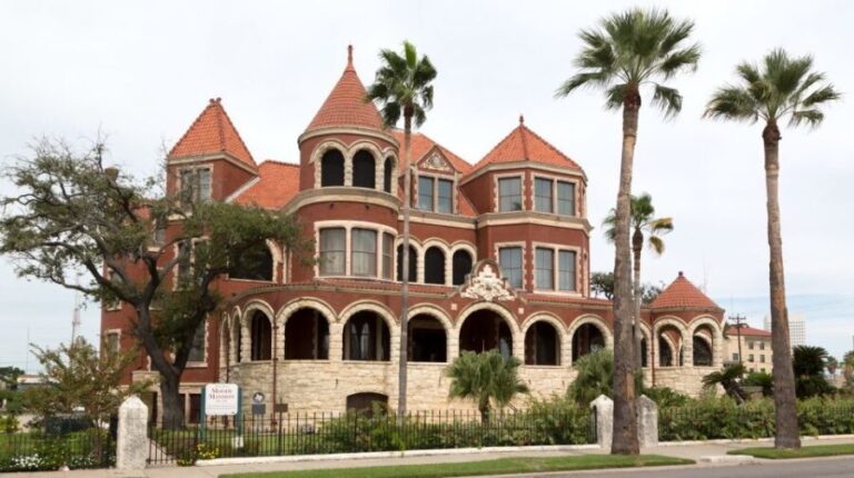 Galveston: Spooky Strand Ghost Walking Tour - Who Should Consider This Tour?
