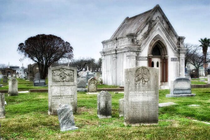 Galveston's Haunted Cemetery Walking Tour - The Experience: What You Can Expect