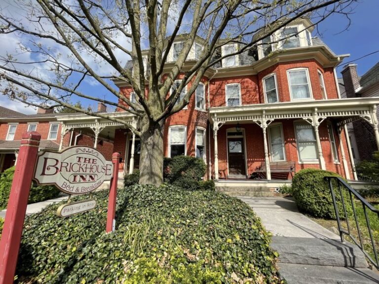 Gettysburg: Beer, Wine, and History Guided Walking Tour - Walking Through Civil War History