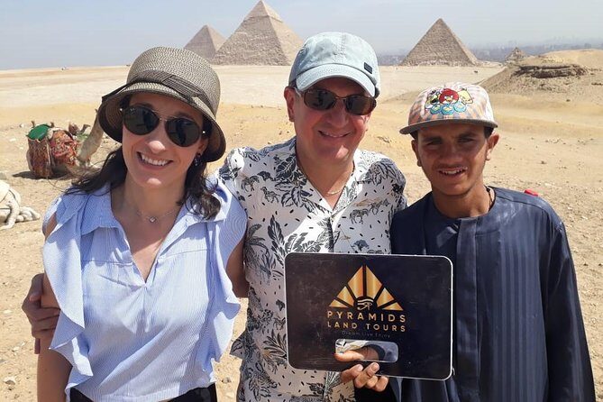 Giza Pyramids and Sphinx: Guided Day Tour from Cairo - Visiting the Pyramids of Giza