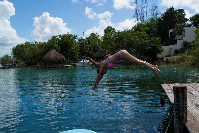 Gorgeous Tour in Pontoon Boat over Bacalar 7 Colors Lagoon from Cancún - FAQ
