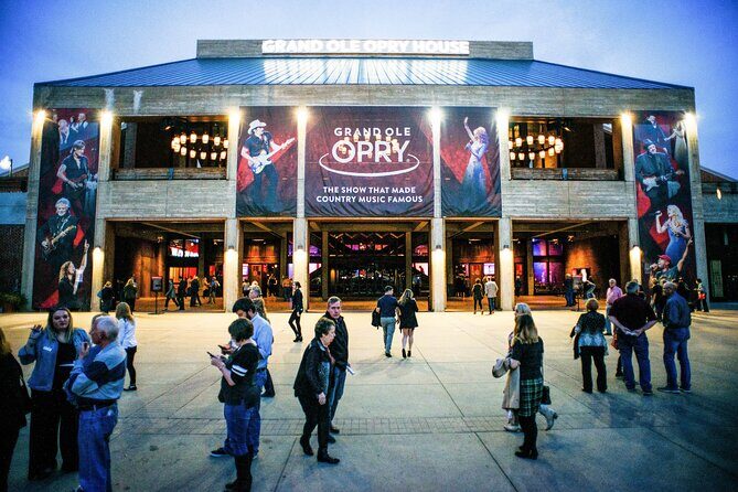 Grand Ole Opry Admission with Post-Show Backstage Tour - Who Will Love This Tour?