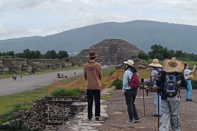 Guided Private Tour Teotihuacan,Basilica of Guadalupe,Tlatelolco - The Basilica of Guadalupe: A Sacred Heart of Mexico City
