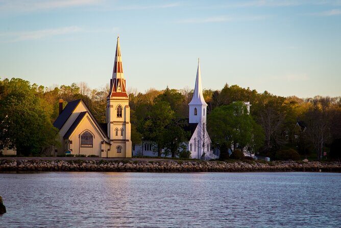 Guided Tour Lunenburg, Mahone Bay and Ovens Park from Halifax - What’s Included and What to Consider