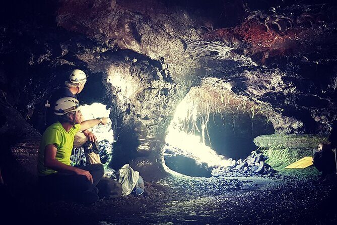 Guided tour of the 2004 lava tunnels - Authenticity and Traveler Feedback