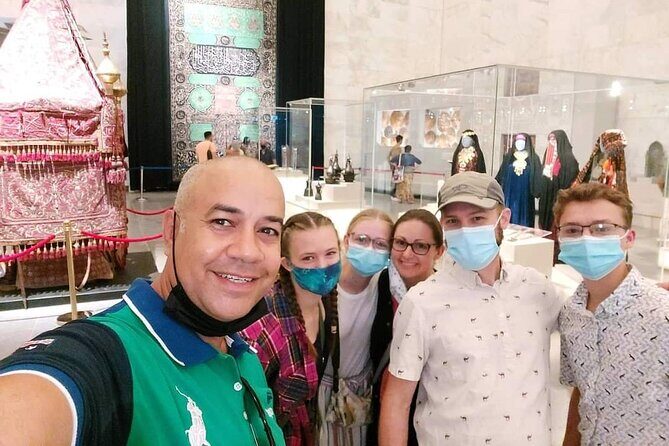 Guided tour to Civilization museum & Giza pyramids - FAQ