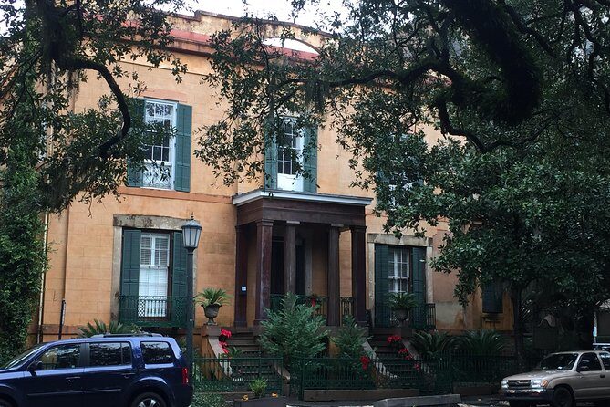 Heart of Savannah History Walking Tour - 2hr - The Iconic Independent Presbyterian Church