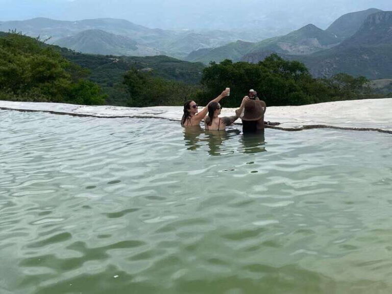 Hierve el agua: recorrido cultural y gastronómico - Visiting Teotitlán del Valle: Weaving, Dyes, and Artistry