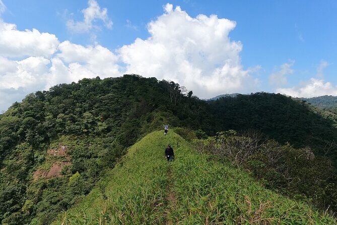 Hiking to the Peak of the Pava - An In-Depth Look at the Tour