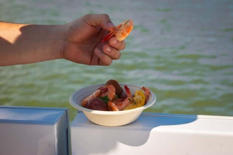 Hilton Head Island: Lowcountry Boil Dinner Cruise - Drinks and Atmosphere