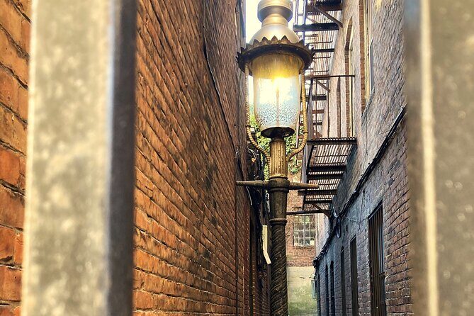 Historic Underground Railroad Walking Photo Tour w Local Guide - What to Expect as a Traveler