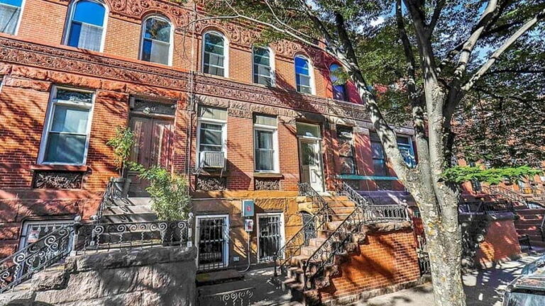 Home visit in Brooklyn & tour of the Bushwick Collective street art - Why This Tour Works Well