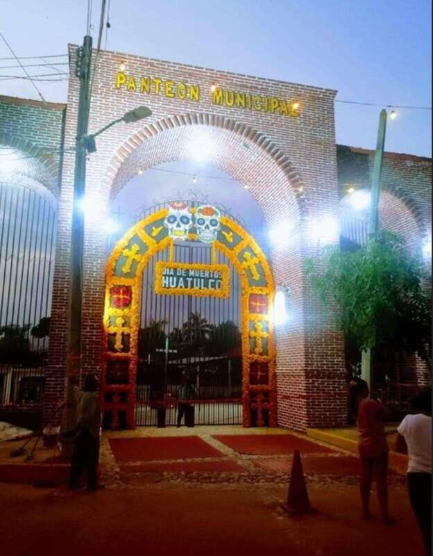 Huatulco: Private Day of the Dead Experience - Visiting the Main Pantheon: A Moving Tradition