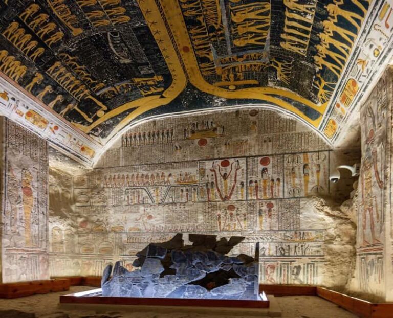 Hurghada: Small-Group Luxor Highlights & Tut Tomb Day Tour - Authentic Experiences and Review Highlights