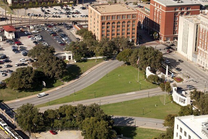 JFK Assassination Tour with Oswald's Rooming House - Transportation and Group Size
