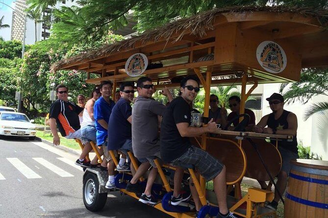 Kaka'ako Bar Tour - An Authentic Night Out in Honolulus Kakaako District