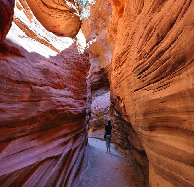 Kanab: Red Canyon Off-Road Jeep and Hiking Tour