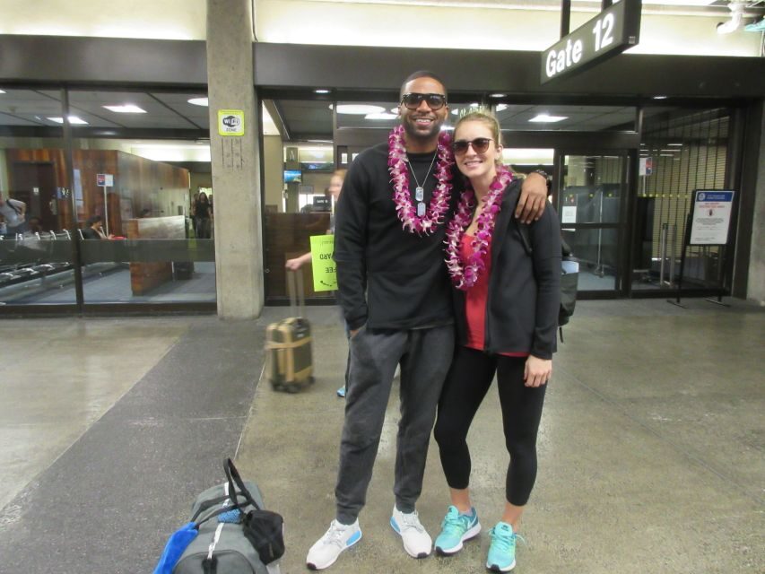 Kauai: Lihue Airport Traditional Lei Greeting - The Value of the Experience