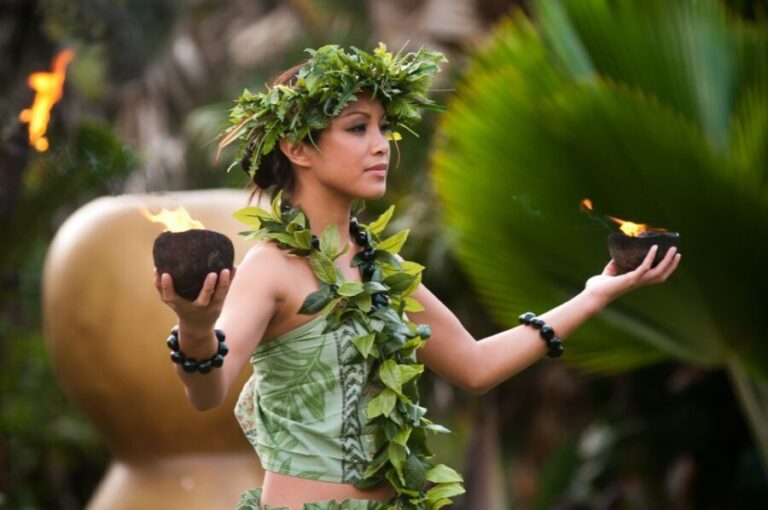 Kauai: VIP Manor House Dinner & Luau Kalamaku Show - The Four-Course Meal