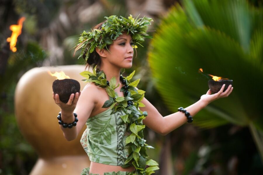 Kauai: VIP Manor House Dinner & Luau Kalamaku Show - The Four-Course Meal