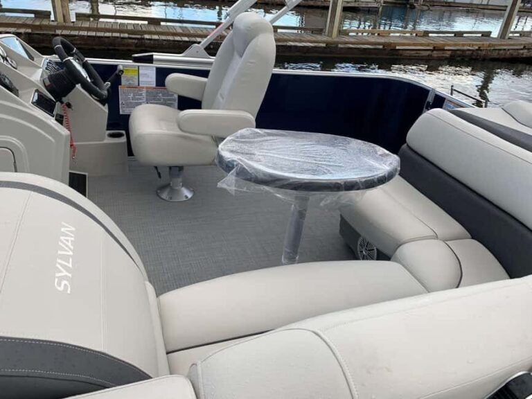 Kelowna: Sylvan Mirage Cruise Pontoon for rent - Who Should Consider This Experience?