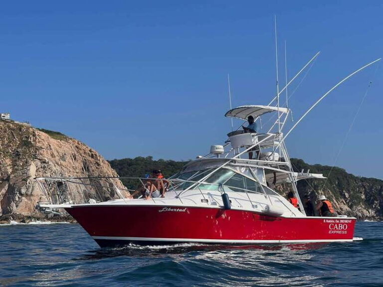 La Crucecita: Private Yacht Cruise in Huatulco with Drinks - The Itinerary in Detail