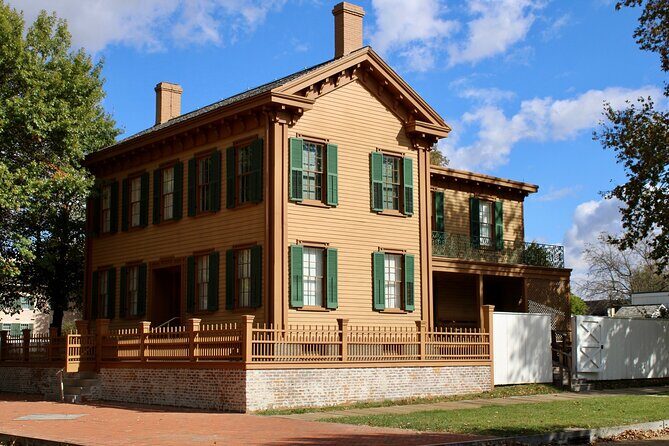Land of Lincoln Smartphone Audio APP Self Guided Walking Tour - What’s Included and What’s Not