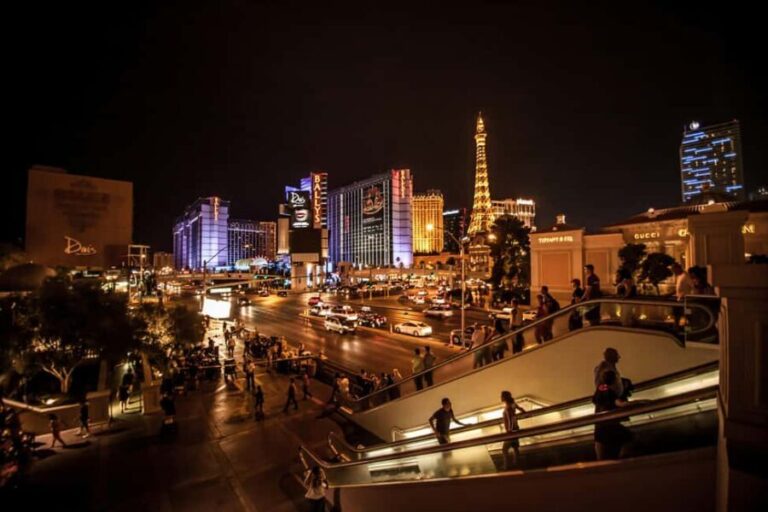 Las Vegas: Downtown Walking Tour with Local Guide - Hidden Gems and Historic Casinos