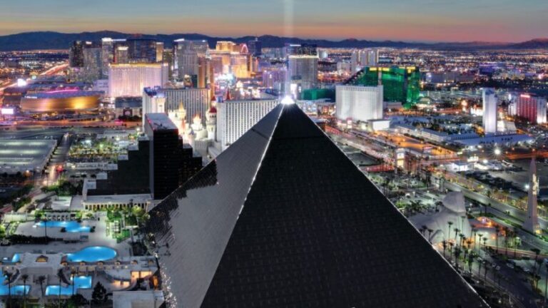 Las Vegas: Fantasy Burlesque Show at Luxor Hotel & Casino - Breakdown of the Performance
