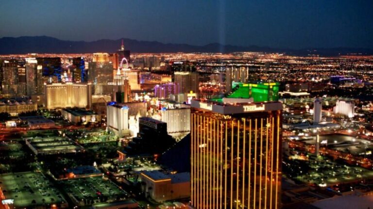 Las Vegas: Night Helicopter Flight over Las Vegas Strip - The Experience from the Air
