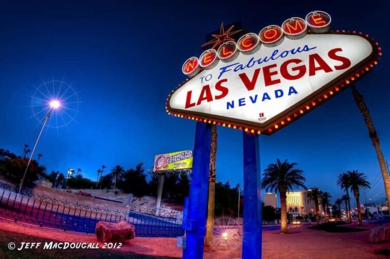 Las Vegas: Night Tour with Local Guide and Hotel Pick Up - A Deep Dive into the Vegas Night Tour Experience