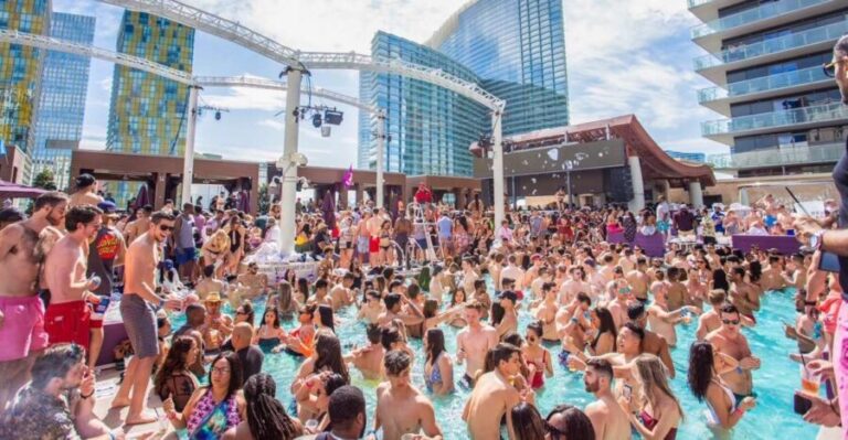 Las Vegas: Party Bus Day Club Tour with Drinks & Club Entry - Breaking Down the Itinerary