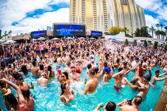 Las Vegas Pool Crawl with Party Bus & Free Drinks - Overview of the Experience