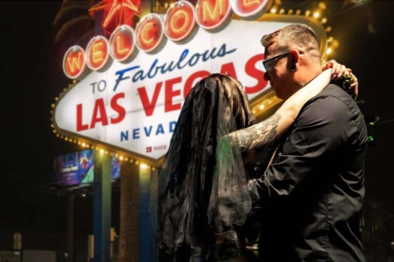 Las Vegas: Traditional or Theme Vegas Sign Wedding/Renewal - Who This Experience Is Best For