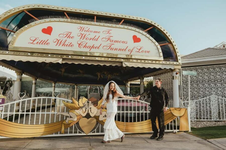 Las Vegas: Wedding Chapel Photography Session - A Step-by-Step Look at What to Expect
