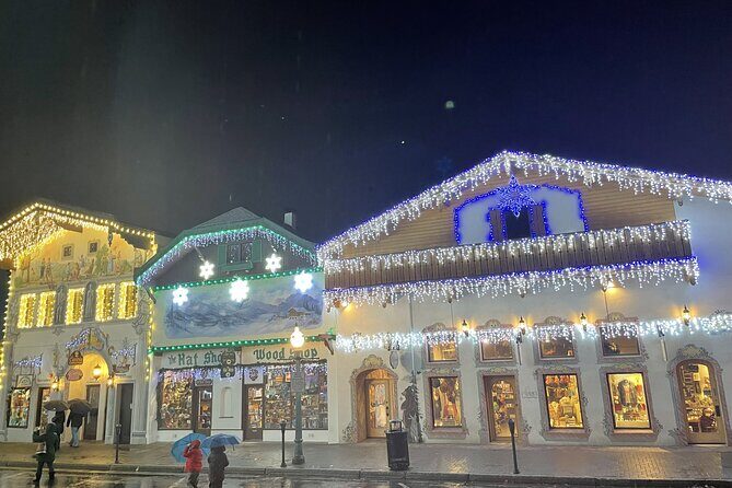 Leavenworth Christmas Lights Tour from Seattle - Arriving in Leavenworth: A Festive Wonderland
